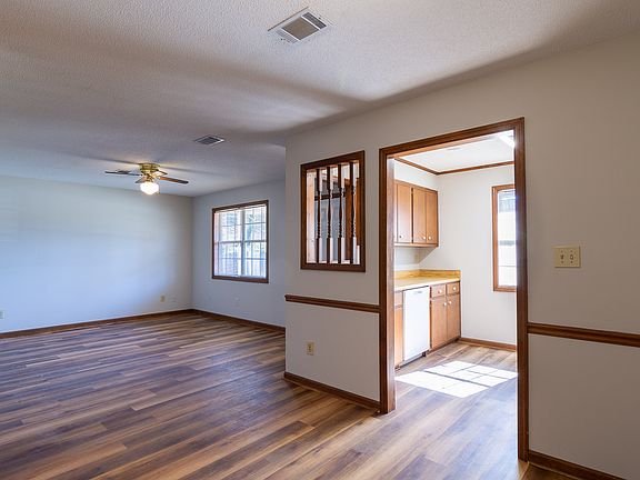 4th image of 123B Charlotte Ave