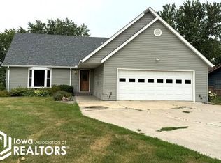 28 Schutter Cir, Algona, IA 50511