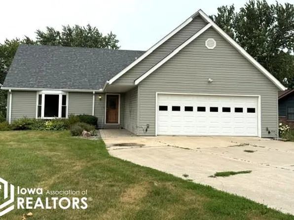 28 Schutter Cir, Algona, IA 50511