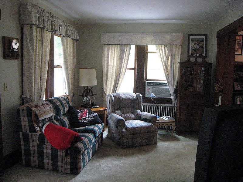 2nd image of 525 Laurel Rd