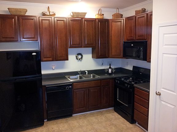 Large Kitchen with Cherry cabs all Appliances