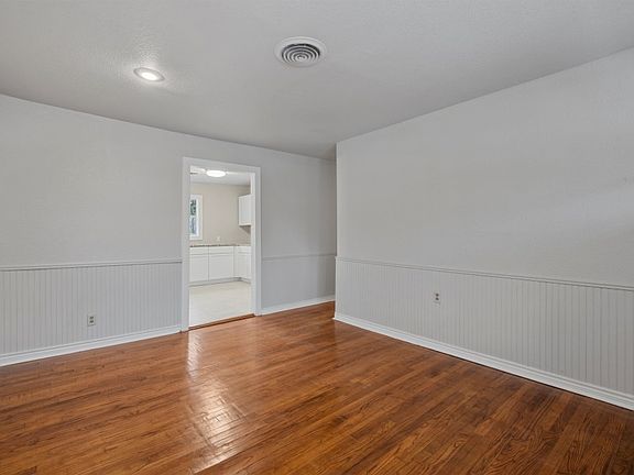 2nd image of 3313 Ferndale Dr