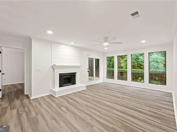521 Warm Springs Cir, Roswell, GA 30075