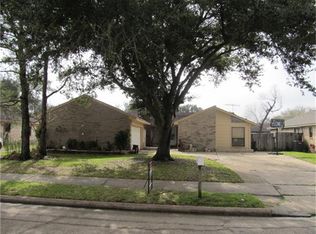 5109 Meadow Place Dr, La Porte, TX 77571