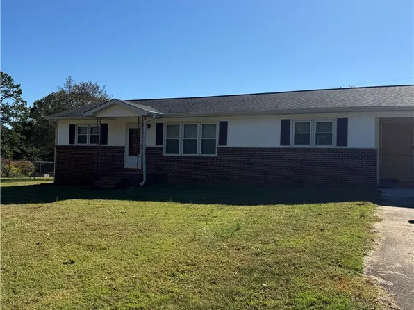 506 Cedarwood Ln, West Union, SC 29696