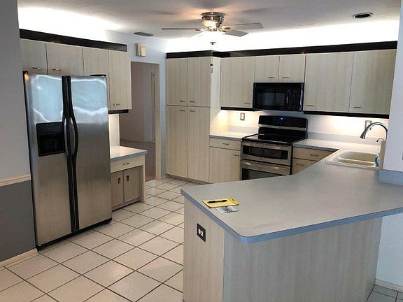 5th image of 1063 Derian Pl