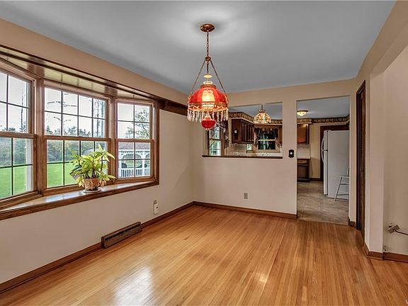 4th image of 242 Elmsford Dr