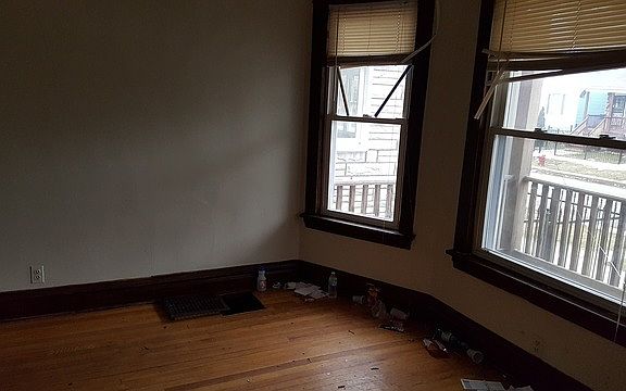 3rd image of 835 N Lawler Ave