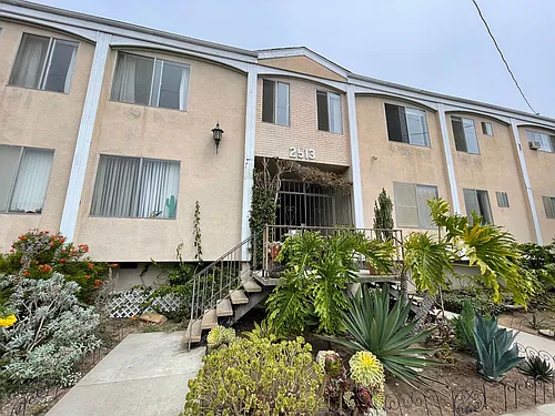 2513 2nd St Photo 1