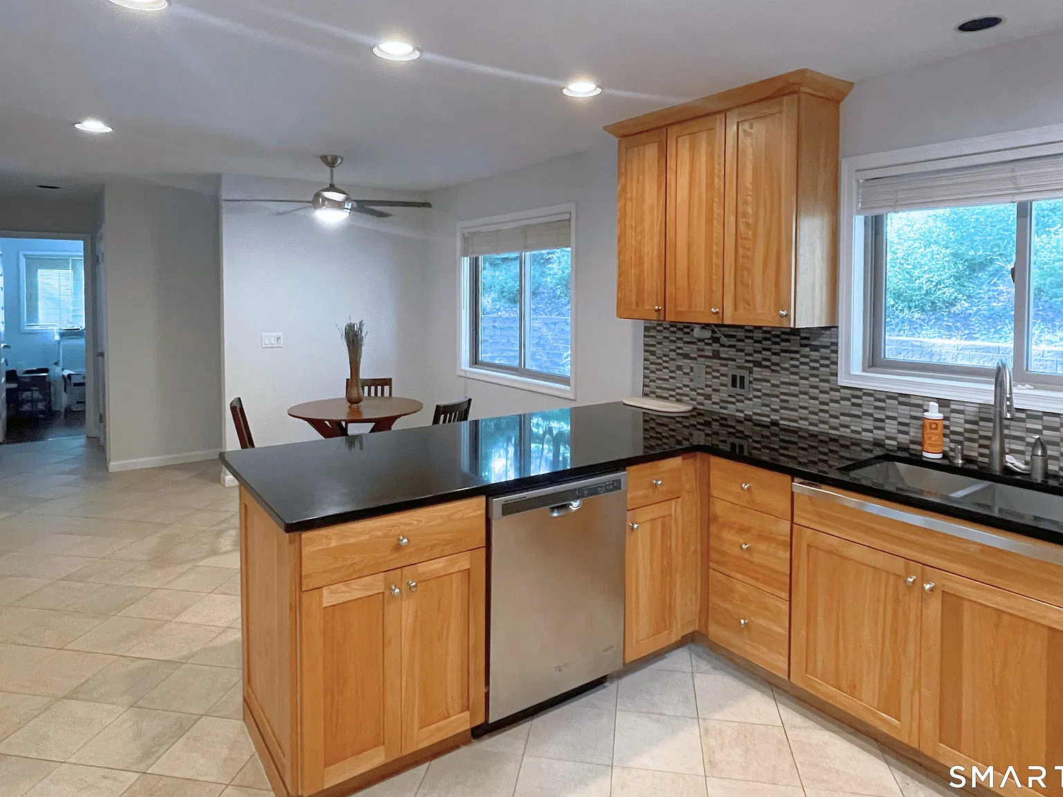 3 bed, 2.5 bath, 2359 sqft, $4,500 — Photo 2