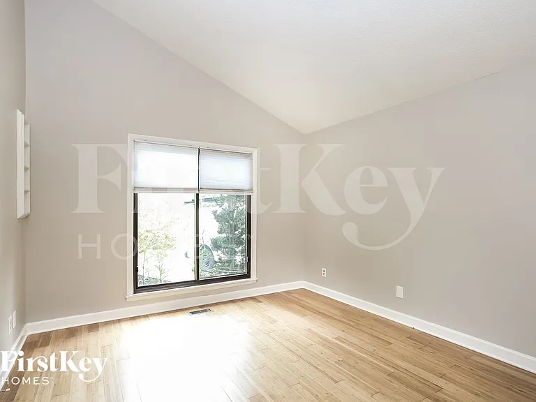 104 Solway Ct — Photo 10