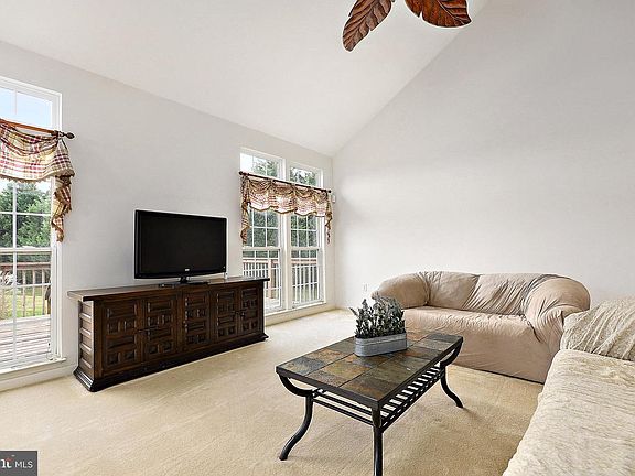 4th image of 12 Aintree Dr
