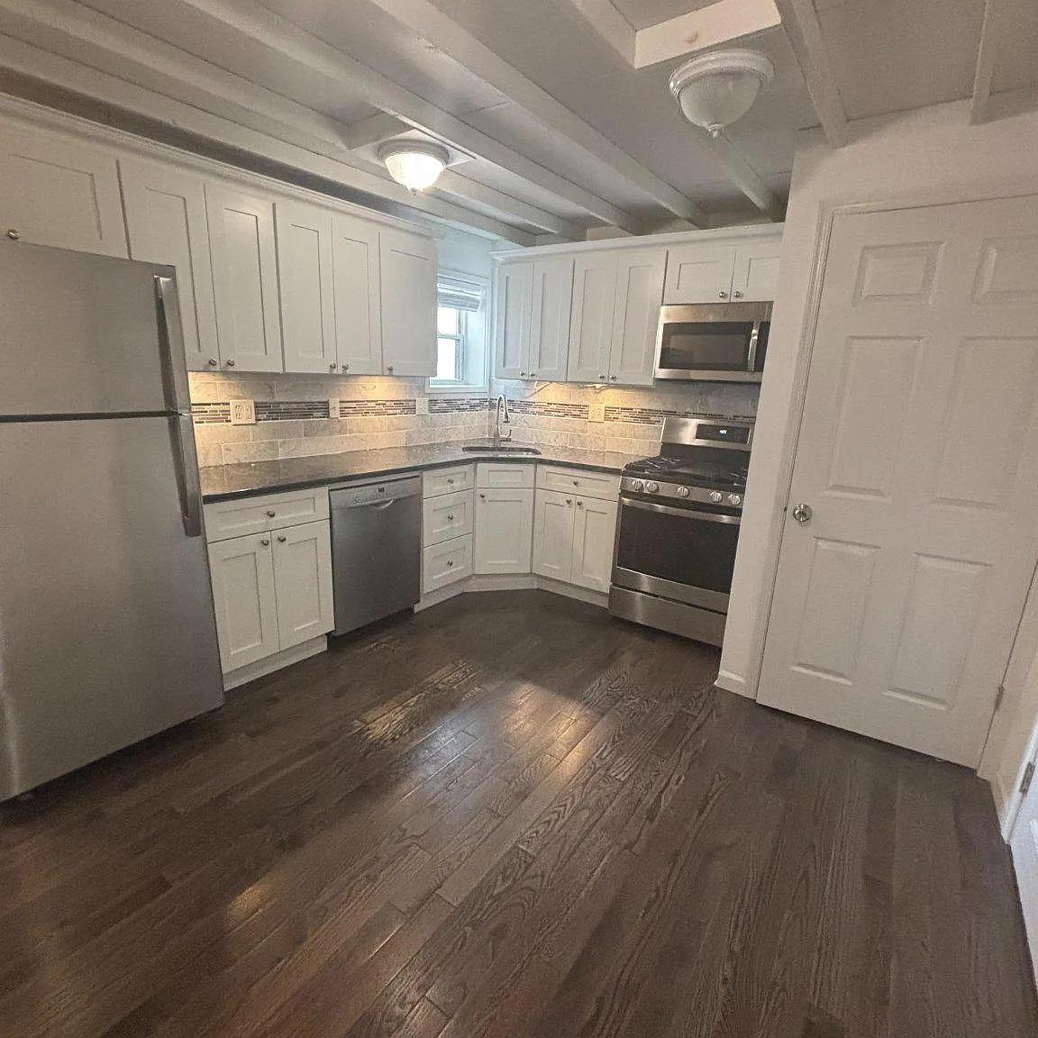 1 bed, 1.0 bath, 1000 sqft, $1,850 — Photo 1