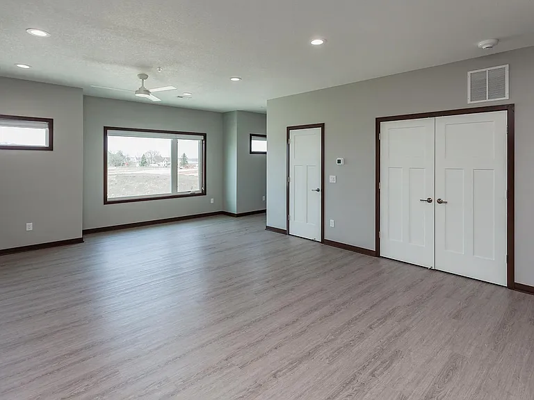 303 NW Manchester Blvd — Photo 4