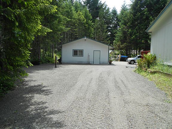 4th image of 441 N Mountain View Dr