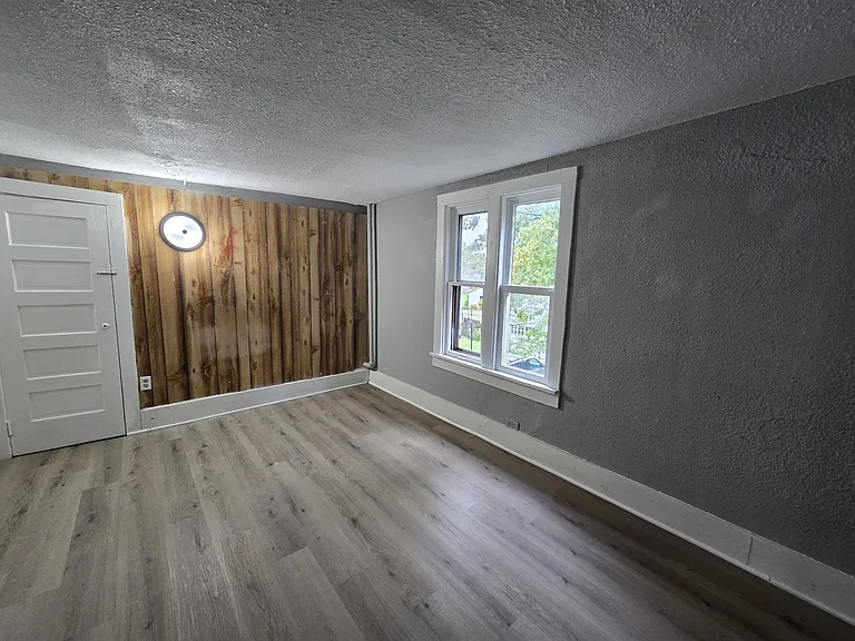 642 Dawson St — Photo 17