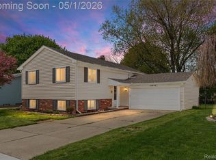 42646 Somerset Dr, Canton, MI 48187
