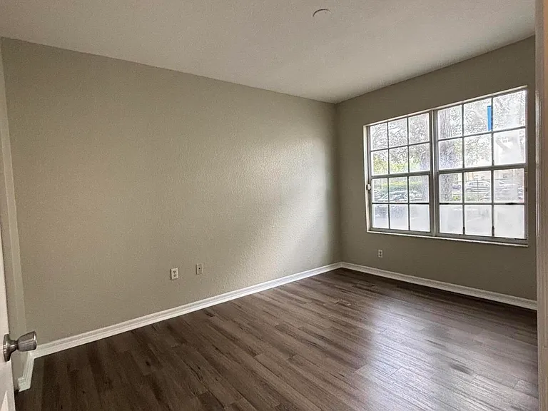 2412 Belmont Ln — Photo 12