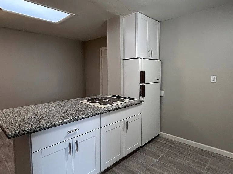 Kitchen - Brand new granite countertops and cabinets!