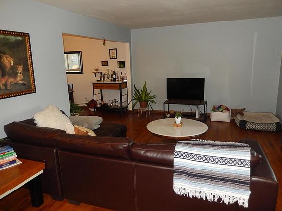 4th image of 1705 Riverbirch Dr