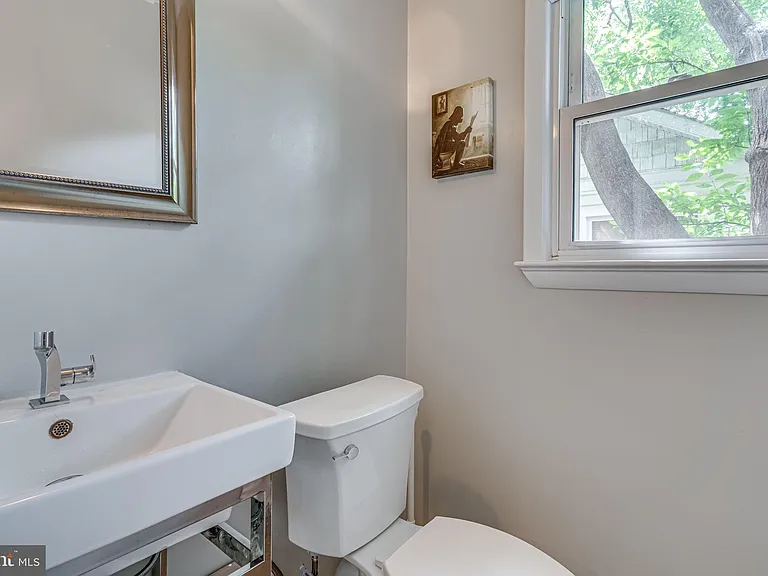 3 Groves Ave — Photo 18