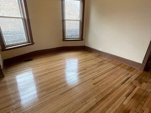 4th image of 5542 S Peoria St #1