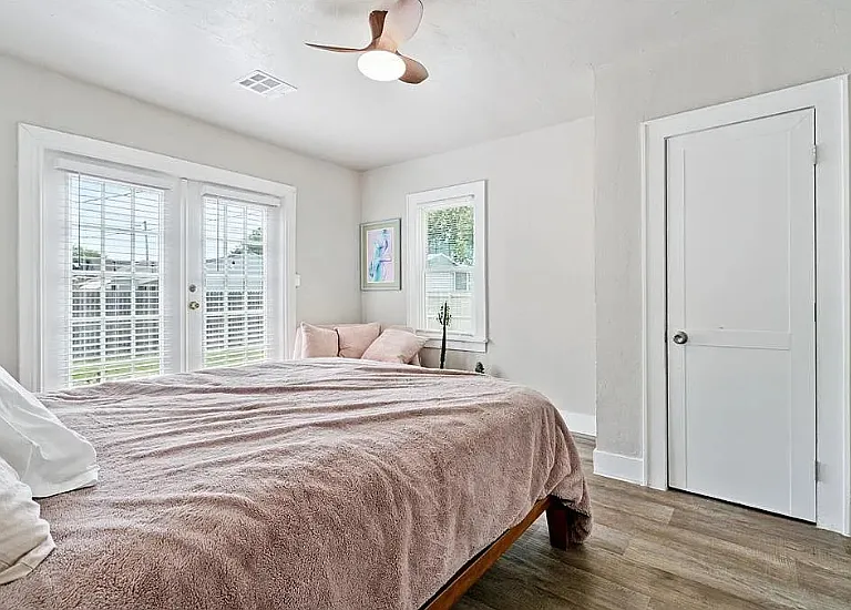 322 Mathews Ave — Photo 7