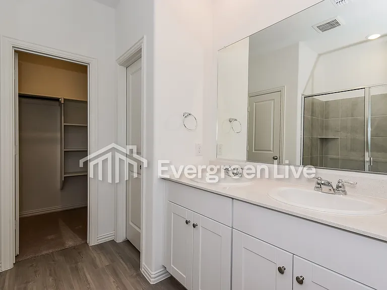 210 Jenkinson Dr — Photo 14