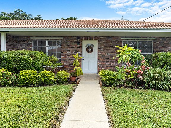 3rd image of 2512 SW 13th Court