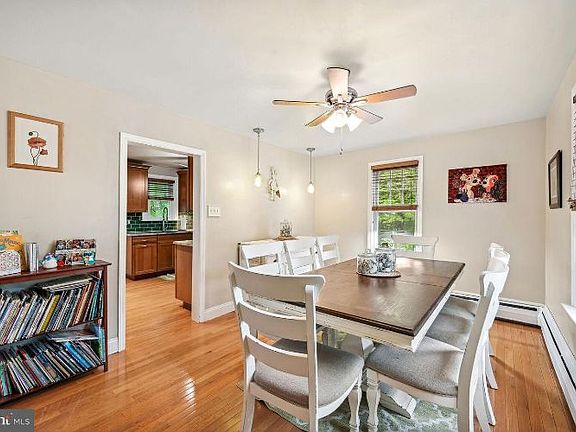 5th image of 208 Beacon St