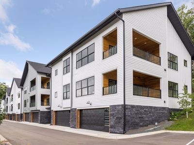 5734 Shady Oak Rd S #11, Minnetonka, MN, 55343