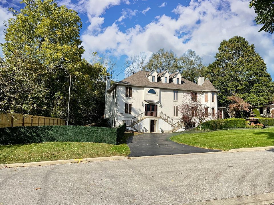 1st image of 2820 River Park Dr