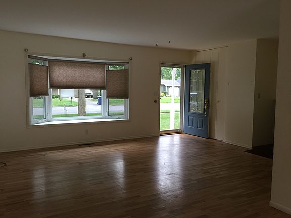 3rd image of 1725 Indian Woods Dr