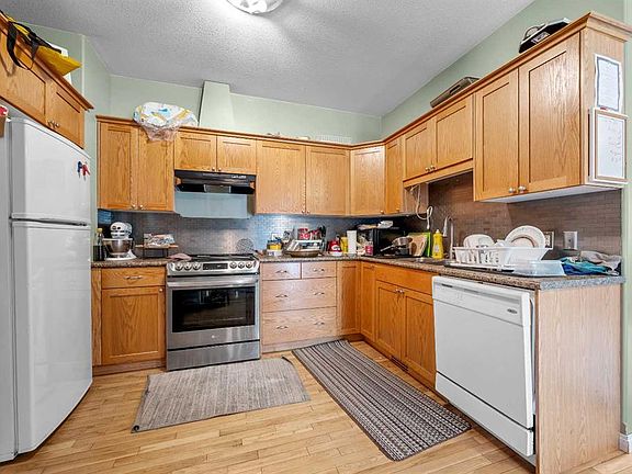5th image of 4103 E 49th Ave