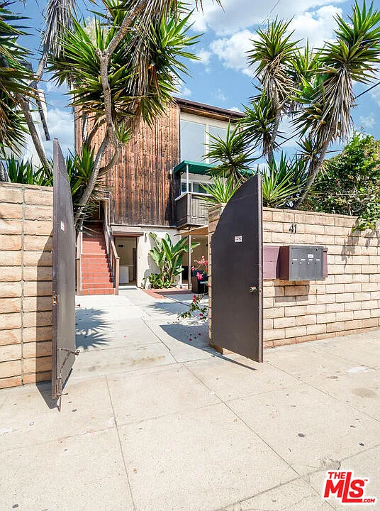 2 bed, 2.0 bath, 950 sqft, $4,750 — Photo 4