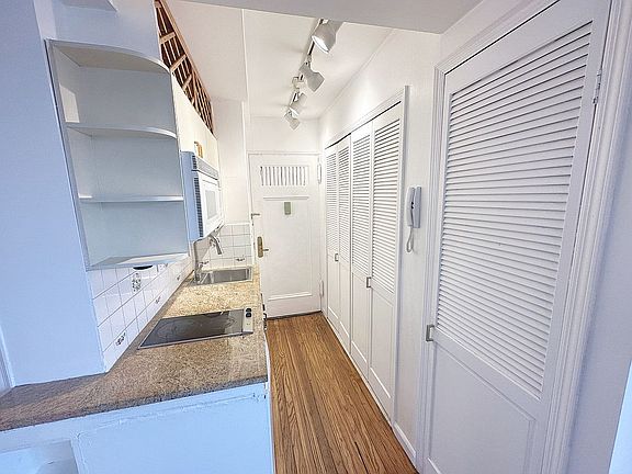 4th image of 25 Tudor City Pl APT 723