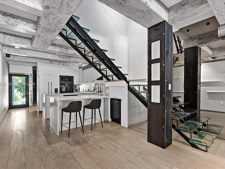 6011 N Bayshore Dr #8-D — Photo 8
