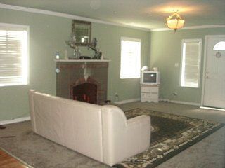 4th image of 560 Warrington Ave