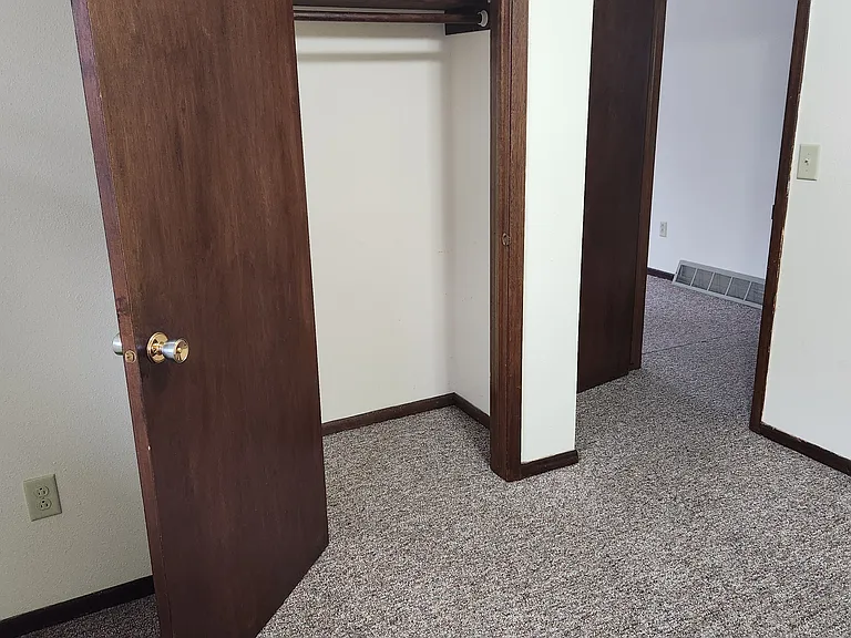 910 Redwood St E #1 — Photo 7