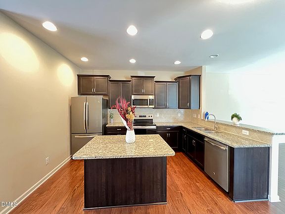 3rd image of 1112 Renewal Pl