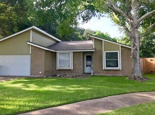 12 Lobo Ct, Angleton, TX 77515