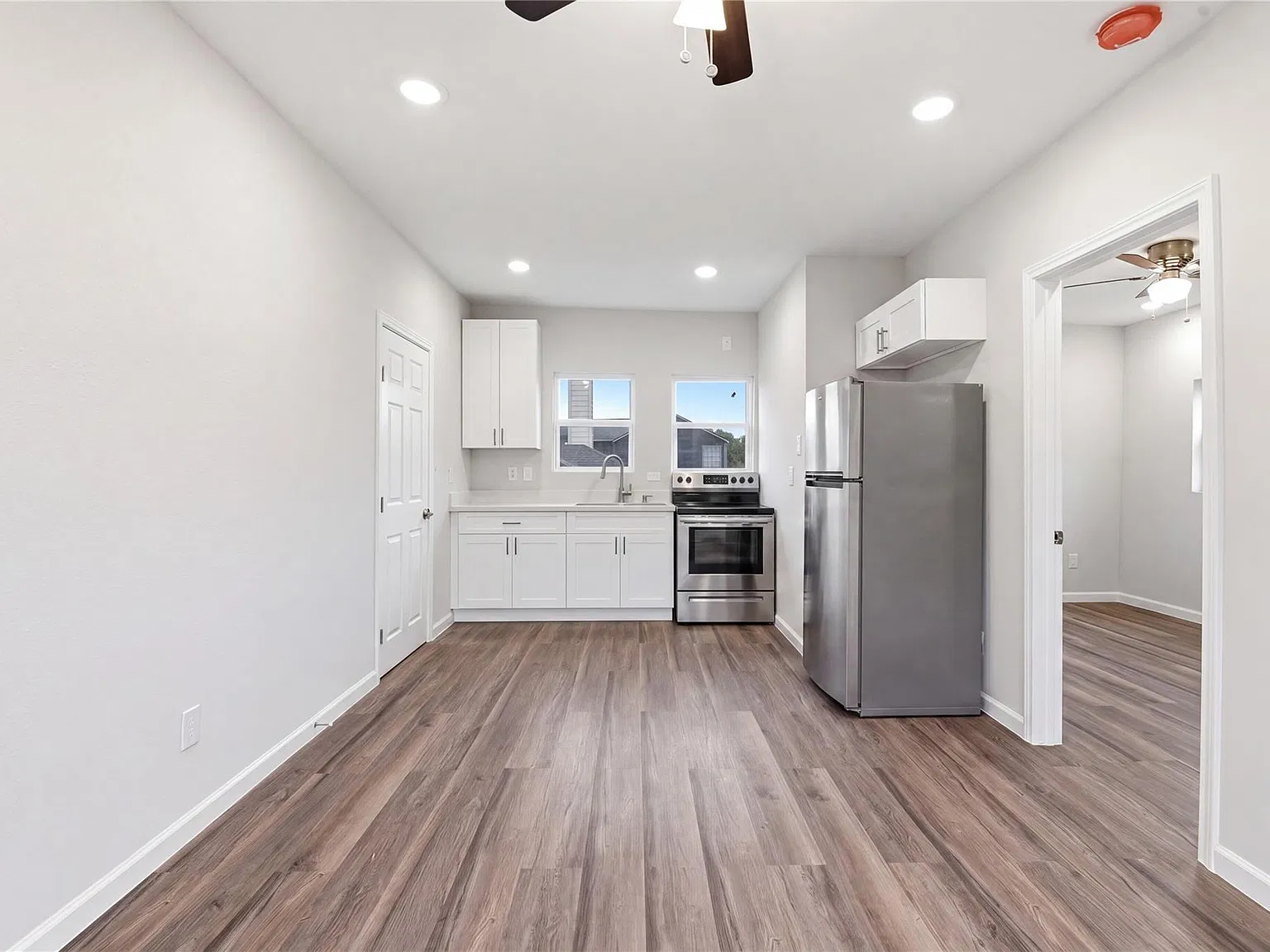7010 Brownsville St — Photo 3
