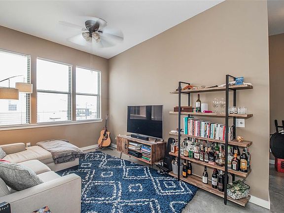 4th image of 201 W Lancaster Ave Unit 412
