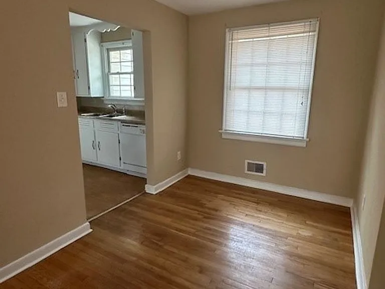 106 Bethune Dr — Photo 3