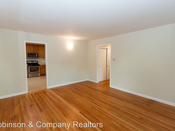 4th image of 298 Waverley St APT 1