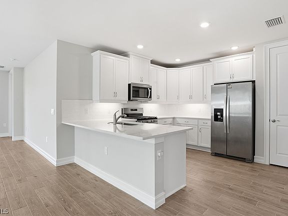 5th image of 17728 Oleander Ave