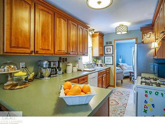 5th image of 302 E Highland Ave