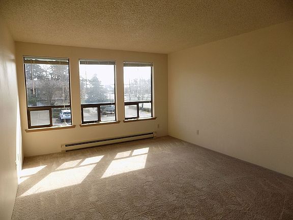 4th image of 410 NE Izett St APT 202