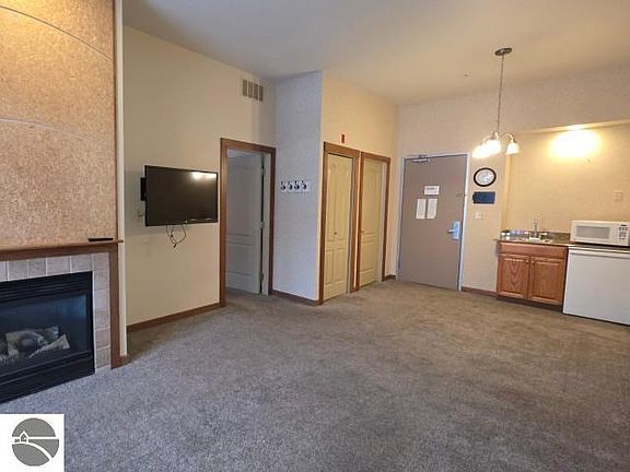 3rd image of 2400 Troon S #4103