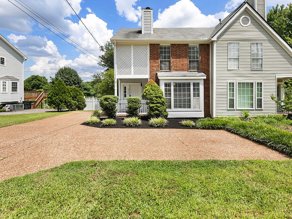 Beautiful, newly renovated Brentwood townhome!